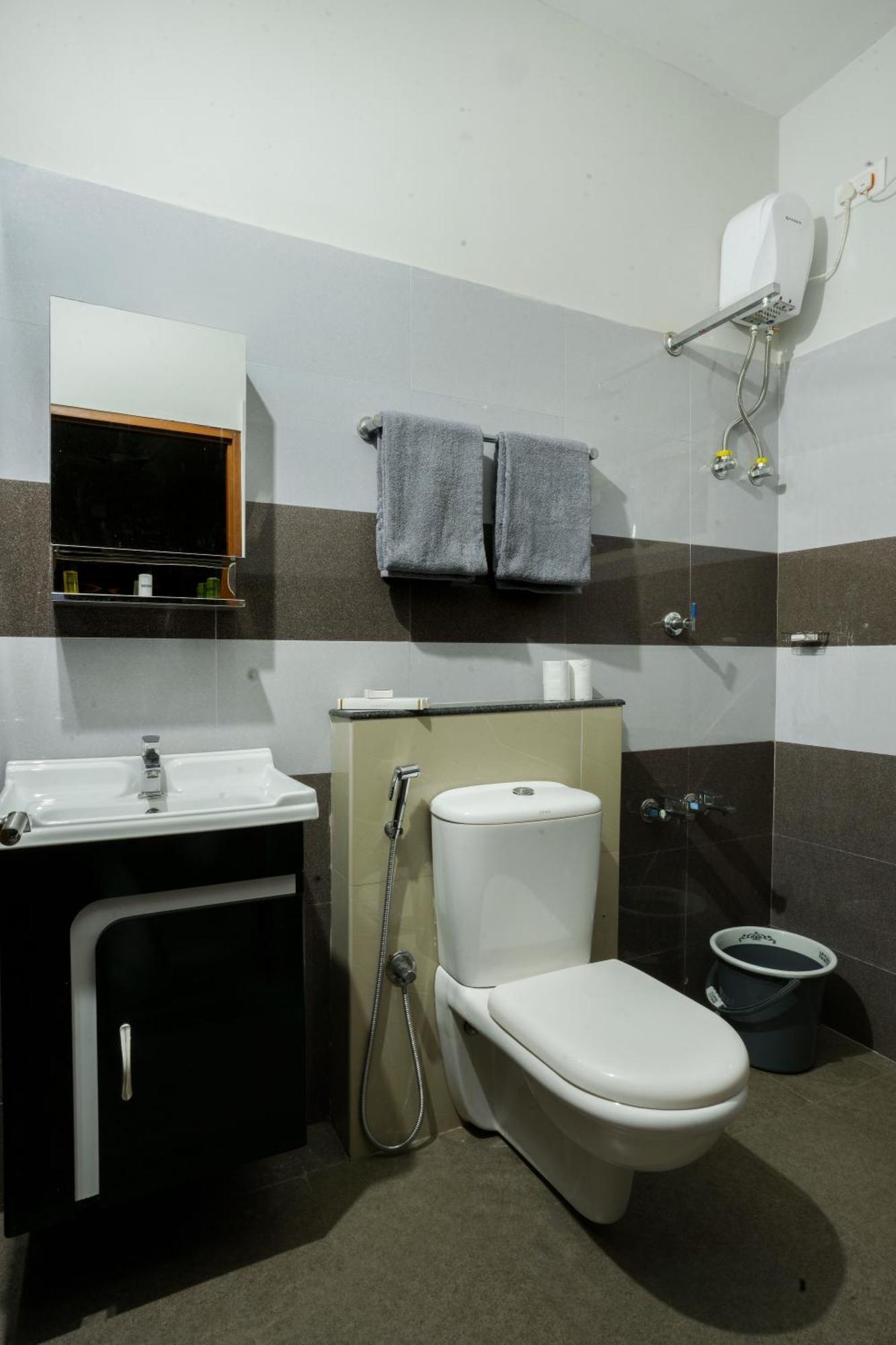 Swapna Home Suites Nedumbassery Exterior photo